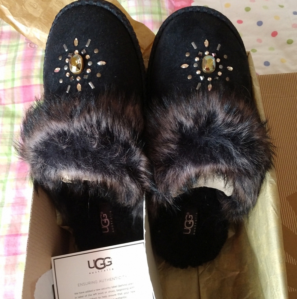 UGG AIRA SWAROVSKI Crystals and Gem